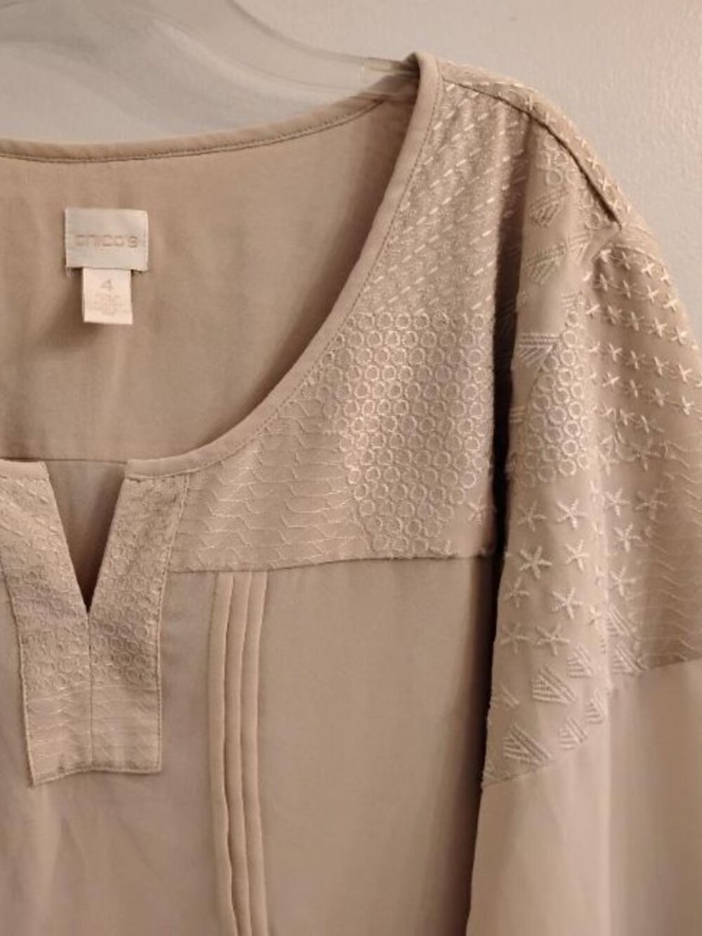 XL [4] ~ Chico's ~ beige / ecru embroidered blouse